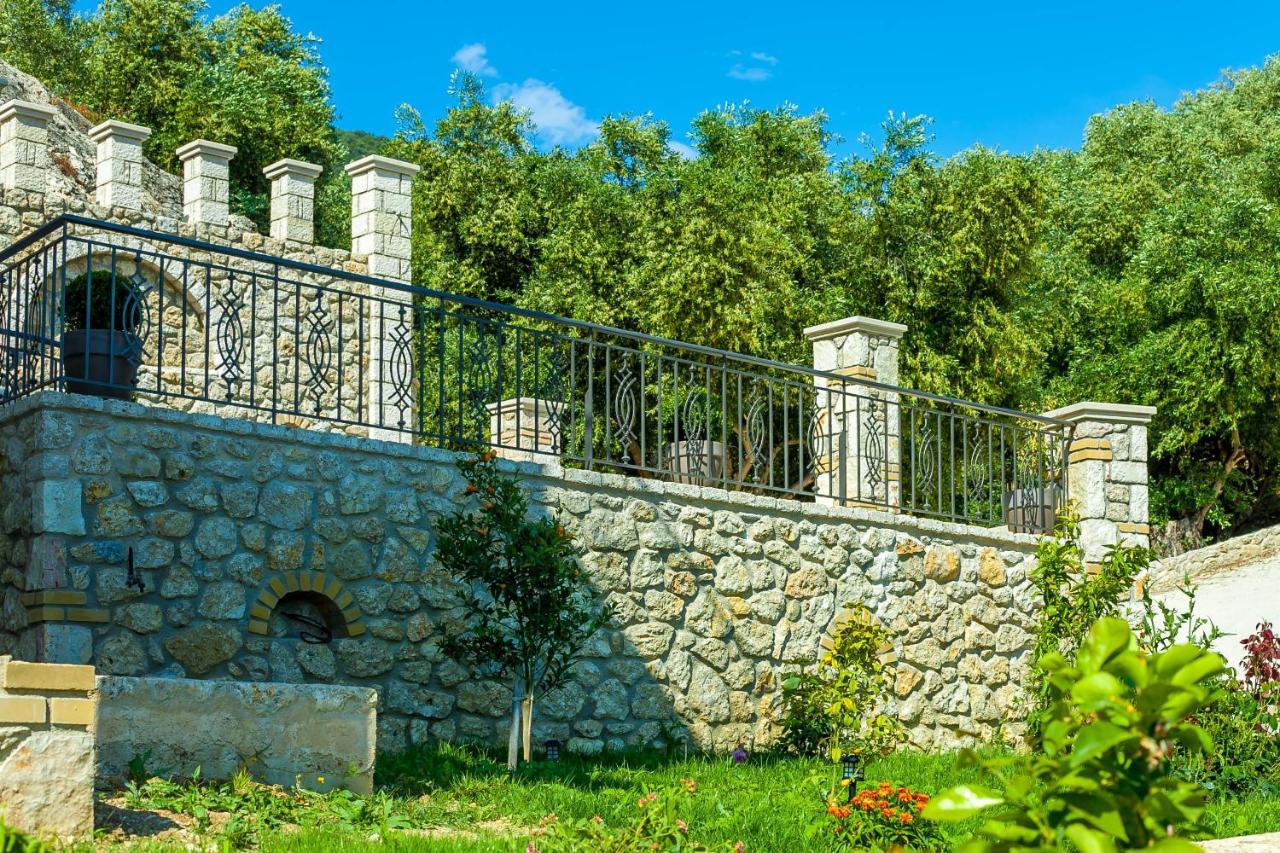 Natura Luxury Suites Parga Bagian luar foto
